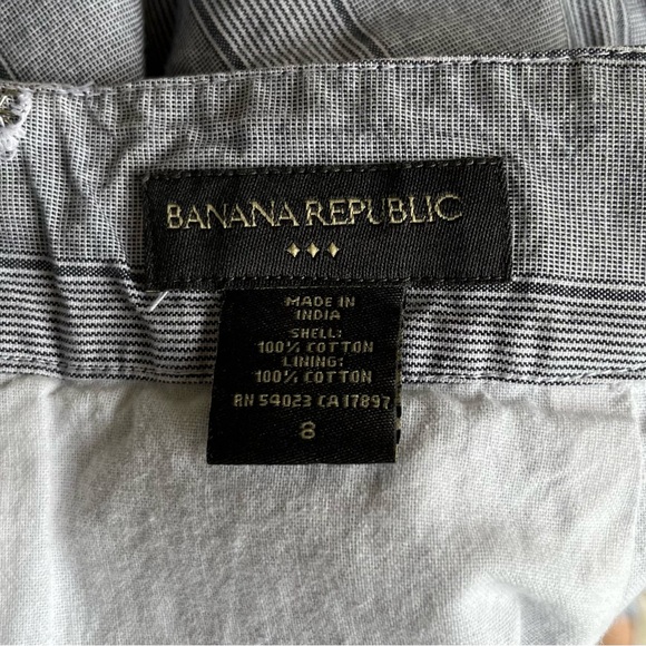 •Banana Republic• Gray/White Stripe Mini Skirt with Buttons - Size 8 - Picture 2 of 8